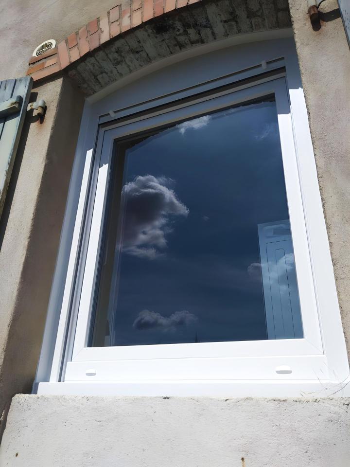 Spécialiste de la fenêtre en PVC sur mesure.
