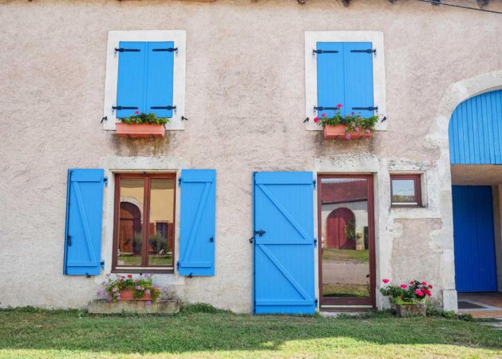 Entreprise de conception, réparation et pose de volets battants.
